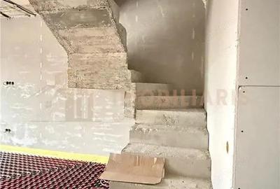 Casă cu Teren 100 Mp în Central