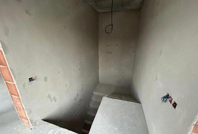 Casă cu 4 camere cu Teren 500 Mp în Central