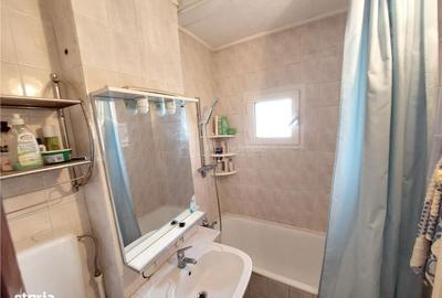 Apartament cu 3 camere decomandat în Lacu - 1