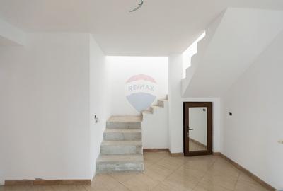 Casa / Vila cu 5 camere de vanzare, strada George Enescu, zona Tache - 12