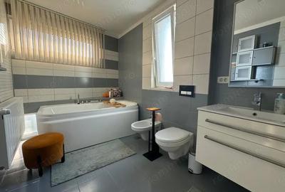 Casă cu 5 camere cu Teren 411 Mp în Ghiroda - 1