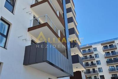 Penthouse cu 3 camere decomandat în Central - 1