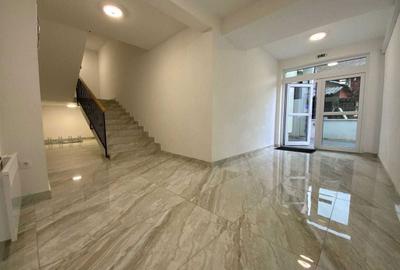 Spațiu comercial, de 130 mp, în Central - 3