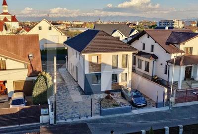 Casă cu 7 camere cu Teren 470 Mp în Tineretului - 14