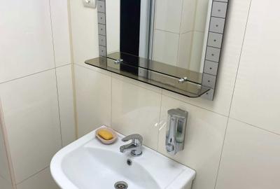 Spațiu comercial, de 43 mp, în Central - 8