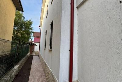 Casă cu 8 camere cu Teren 500 Mp în Central - 2