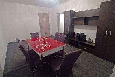 Apartament cu 3 camere semidecomandat în Pantelimon