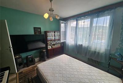 Apartament cu 2 camere semidecomandat în Micro I - 4