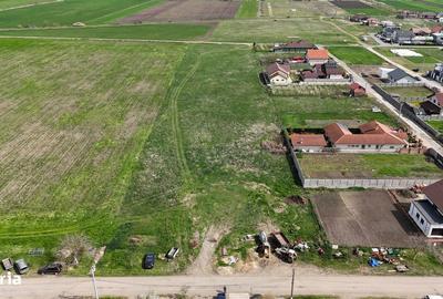 Teren de 12500 mp, în Livada