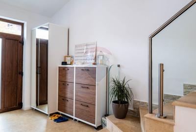 Vanzare - vila 4 camere de complet mobilata, str. Caisului - Dobroesti - 13