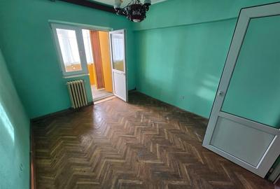 Dacia - la bulevard 2 camere decomandat, etaj intermediar, liber - 3