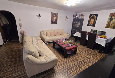 Apartament cu 3 camere decomandat în Micro 5 - 8
