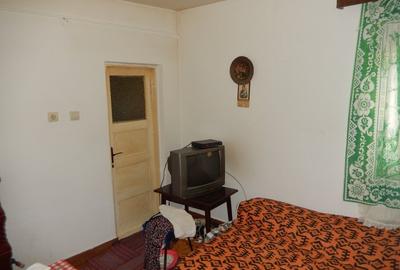 Calugareni-Branistari-casa 4 camere, teren 1965 mp, curent, put, libera,69900 € - 11