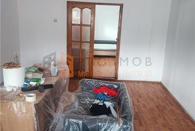 Casă individuală cu 7 camere cu Canalizare în 1 Decembrie - 11