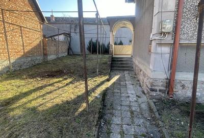 Casă cu 4 camere în Central - 2