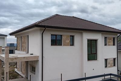 Casă cu 4 camere în Mărăști