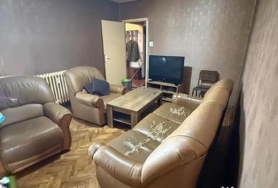 Apartament cu 4 camere semidecomandat în Calea București