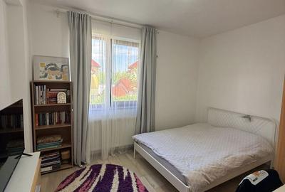 Casă cu 4 camere în Roșu