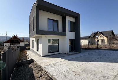 Casă cu 4 camere în Central - 1