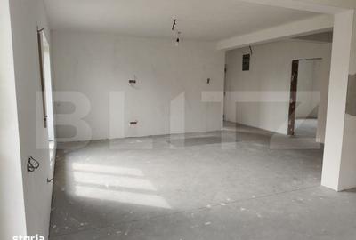 Casă cu 4 camere în Sântandrei