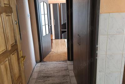 Inchiriez apartament o camera,Circumvalatiunii,250 euro - 2