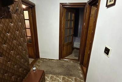 Garsoniera transformata in 2 camere Zona Centrala - parter - 44 mp - 1