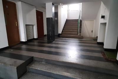 Apartament 3 cam  sau spatiu com cu balcon stradal pe Sos Stefan cel Mare - 12