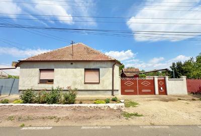 Casa cu 2880mp teren in loc. Iratosu