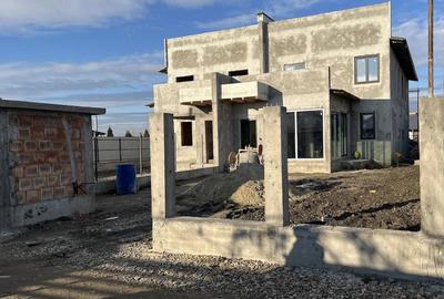 Casă cu Teren 250 Mp în Central - 1