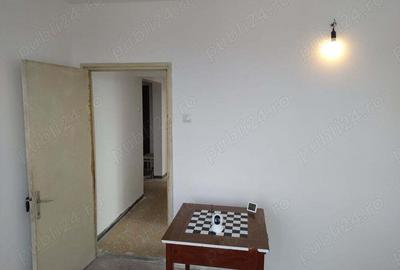 Apartament cu 3 camere decomandat în Onești - 7