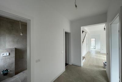 Duplex cu 5 camere cu Canalizare în Ghiroda - 4