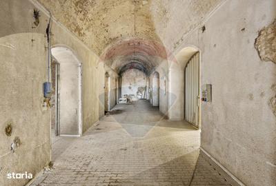 Spațiu comercial, de 500 mp, în Aradul Nou