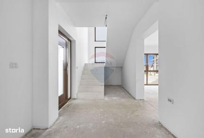 Casă cu 4 camere în Sânleani