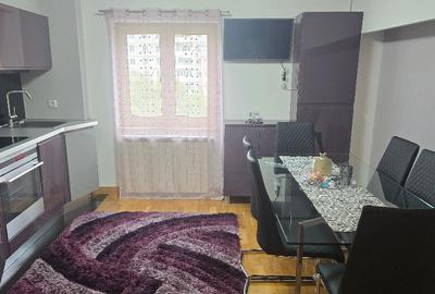 Inchiriez apartament 2 camere decomandat in Deva, zona Spital, et 3 - 1