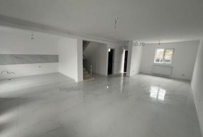 Casă cu 4 camere cu Canalizare în Central - 4