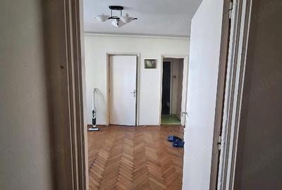 Apartament cu 3 camere semidecomandat în Central - 6