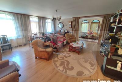 Casă cu 8 camere cu Teren 992 Mp în Cătămărești - 1