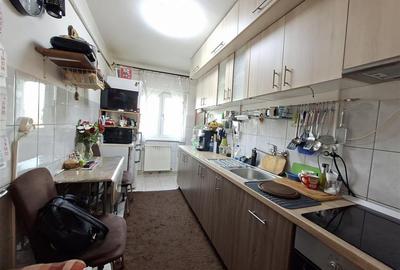 Apartament cu 3 camere decomandat, mobilat în Vasile Aaron - 4