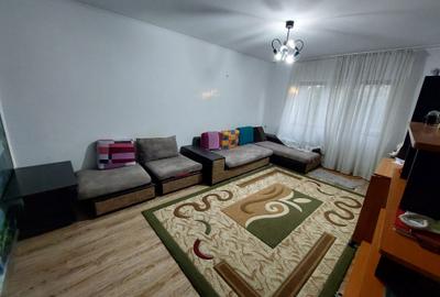 Apartament cu 3 camere decomandat în Poarta 6