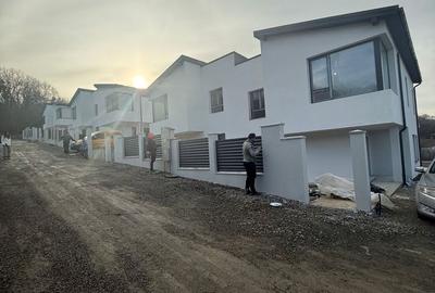 Casă cu 4 camere în Central - 1