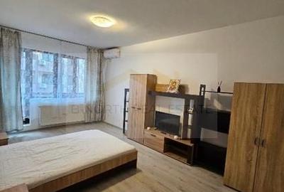 Garsonieră decomandată în Central