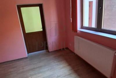 MEHALA - INDIVIDUALA - 5 CAM - 3 BAI - RENOVATA - CENTRALA - CURTE - 3