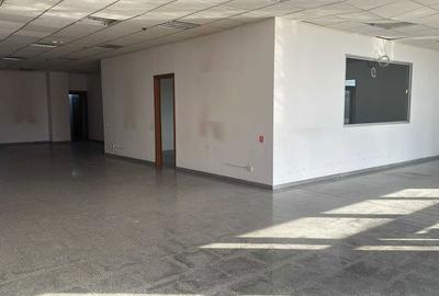 Spațiu comercial, de 600 mp, în Săftica