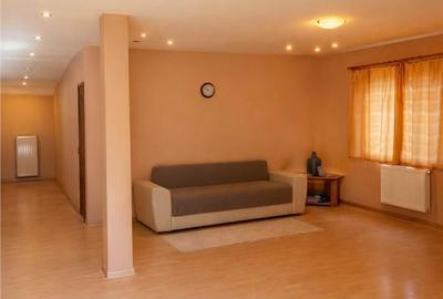 Spațiu comercial, de 270 mp, în Central - 1