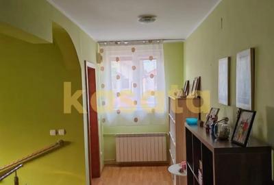 Casă cu 7 camere cu Canalizare în Central - 13