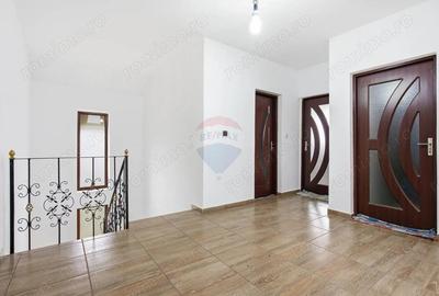 Casă cu 6 camere cu Teren 1581 Mp în Central - 11