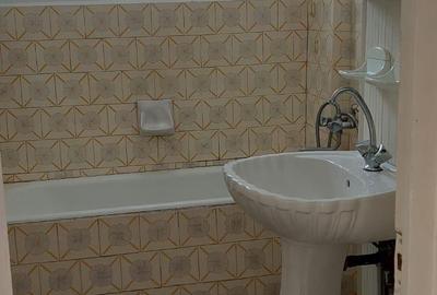 Apartament cu 3 camere semidecomandat în Central - 6