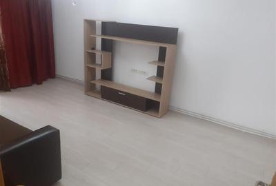 Apartament cu 3 camere decomandat în Independenței