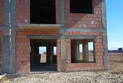 Casă cu 4 camere în Zizin