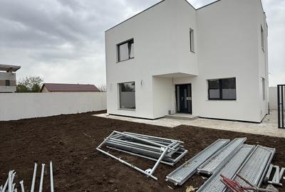 Casă individuală cu 4 camere cu Teren 240 Mp în Costi - 1